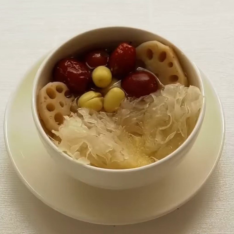 Món chè hạt sen táo đỏ ngon bắt mắt