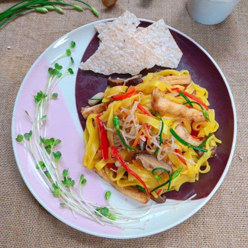 Món mì quảng xào chay thơm ngon 