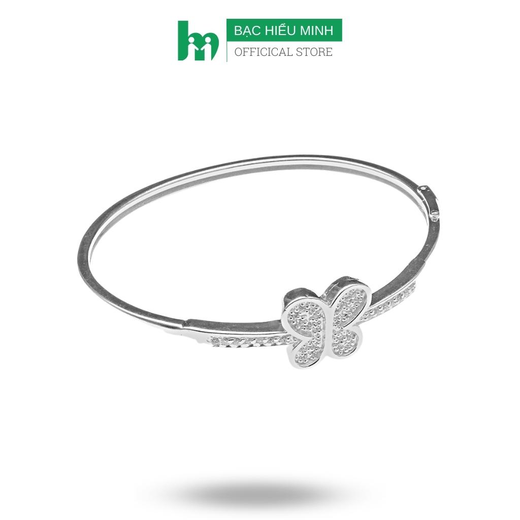 Vòng tay bạc nữ LTU361 với kiểu dáng bướm hiện đại là món quà tuyệt vời gửi gắm sự chất lượng và sự quan tâm đến người thân yêu. Sản phẩm sẽ khiến nàng cảm thấy tự tin và cuốn hút trong mỗi bước đi.