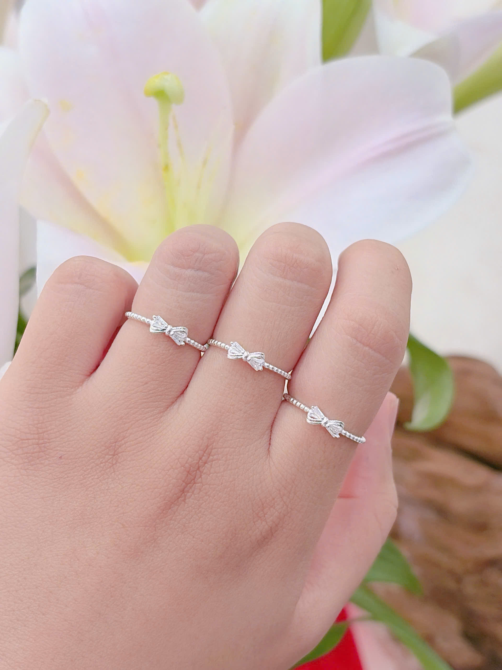Nhẫn nữ chiếc nơ hàng đặt theo size của khách hàng NU000