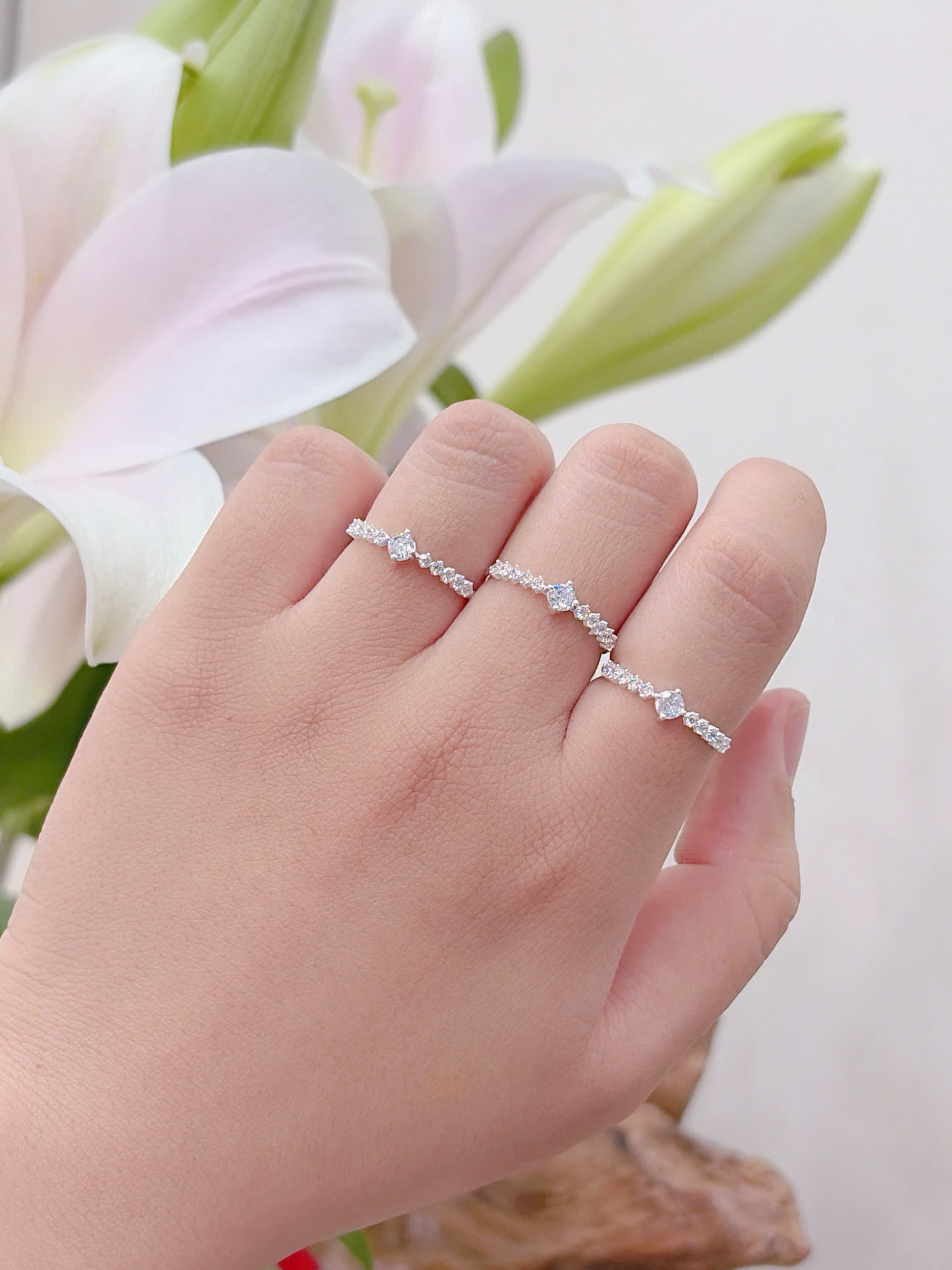 Nhẫn nữ kiểu đá nhỏ hàng đặt theo size của khách hàng NU000