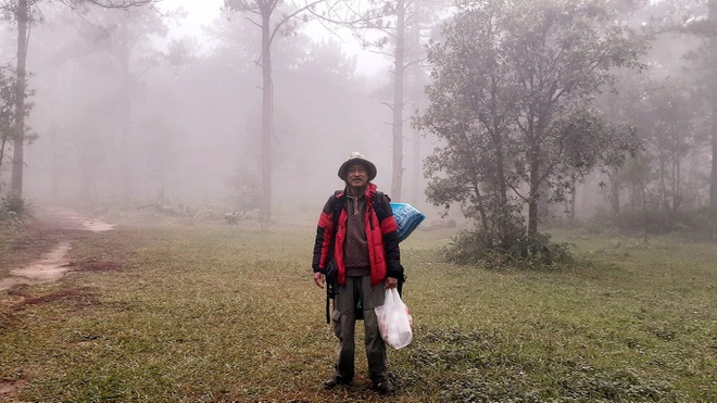 Người đàn ông 62 tuổi chuyển lên núi sống để tránh dịch Covid-19