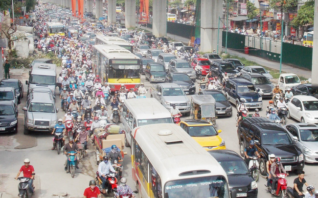 CẤM XE MÁY TRÊN ĐƯỜNG NGUYỄN TRÃI, LÊ VĂN LƯƠNG MỚI CHỈ LÀ NGHIÊN CỨU