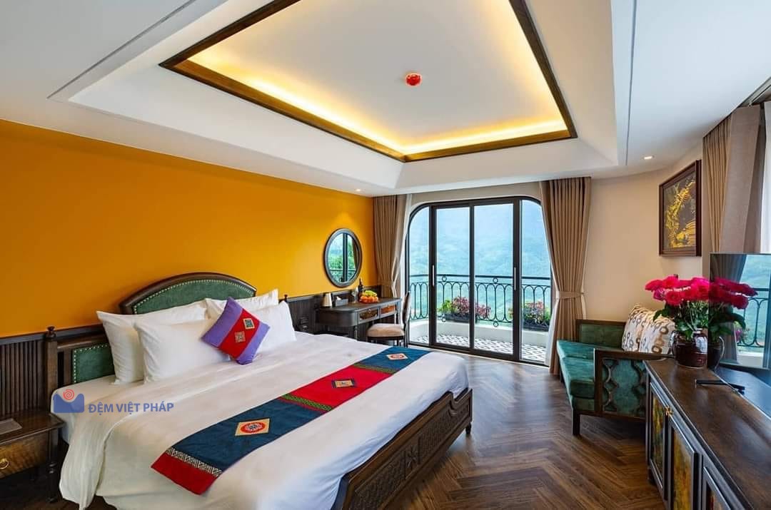 Tấm Trang Trí Giường Khách Sạn Là Gì? Tác Dụng Thật Sự Mà Nhiều Người Vẫn Chưa Biết