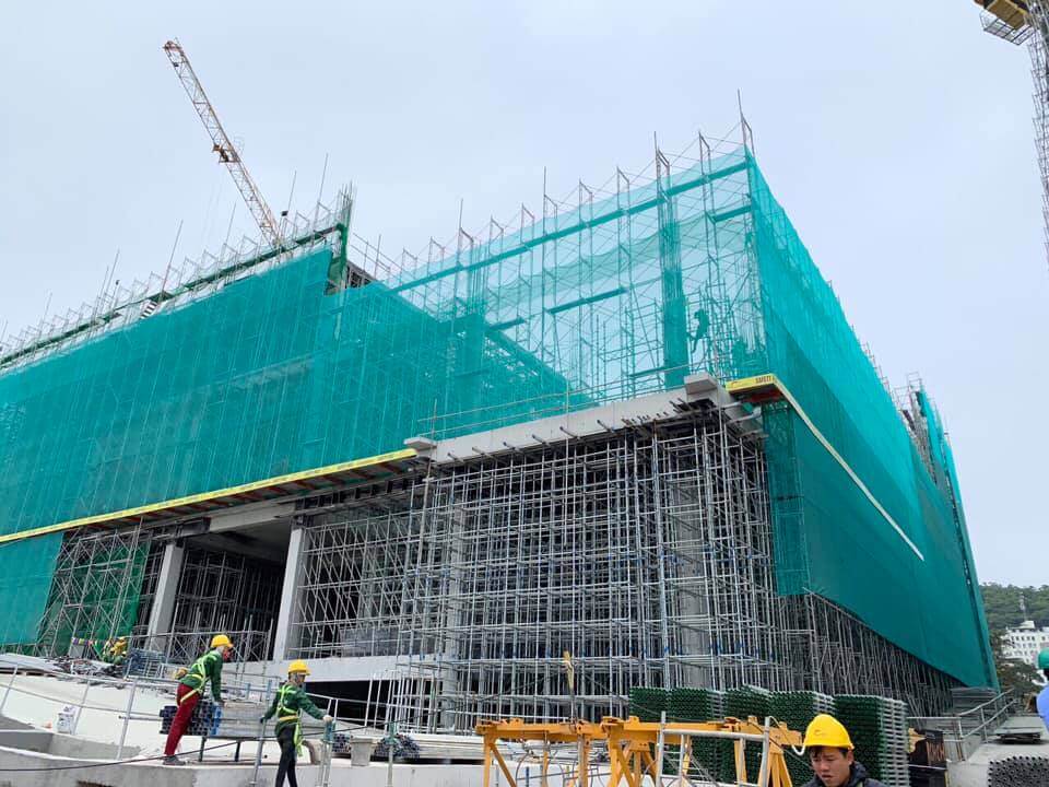 Giàn Giáo Bao Che Là Gì? Tiêu Chuẩn TCVN 13662:2023, Quy Trình Lắp Đặt Và Giá Tham Khảo