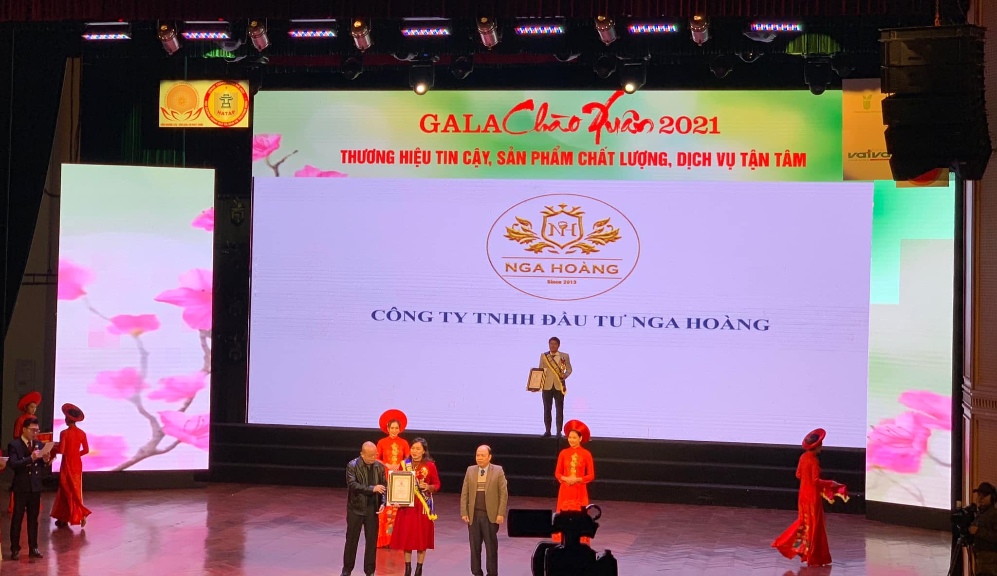 🏆Rượu và Quà Tết Nga Hoàng tự hào được chứng nhận thuộc TOP 10 THƯƠNG HIỆU TIN CẬY, SẢN PHẨM CHẤT LƯỢNG, DỊCH VỤ TẬN TÂM NĂM 2020.