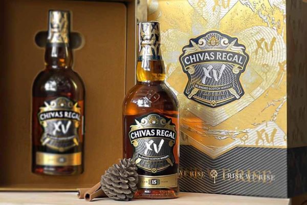 Giá của rượu Chivas 15 khoảng từ 1,5 triệu đến 2,5 triệu đồng cho chai 750ml
