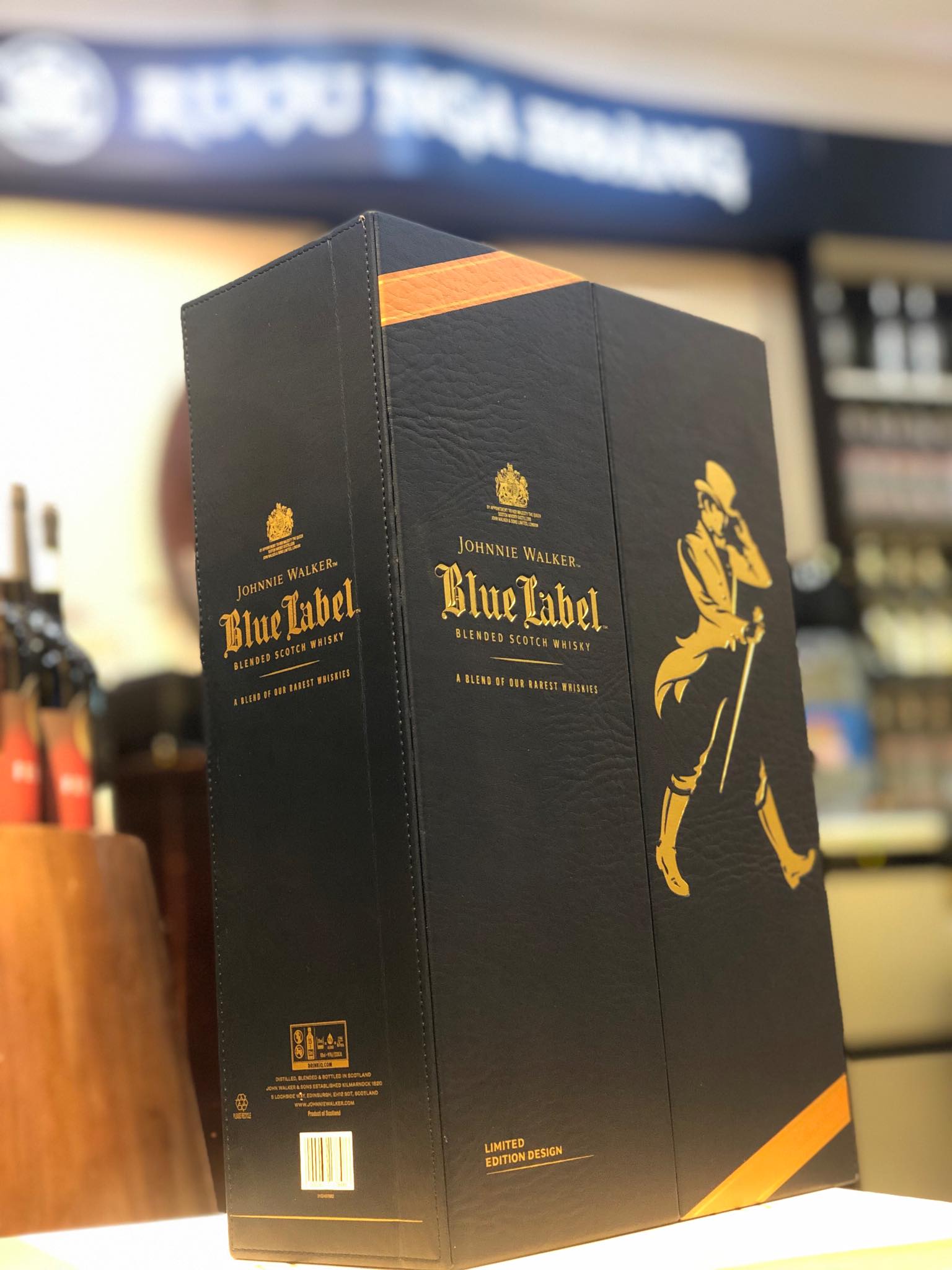 RƯỢU JOHNNIE WALKER BLUE - HỘP QUÀ TẾT 2020 (Hết Hàng)