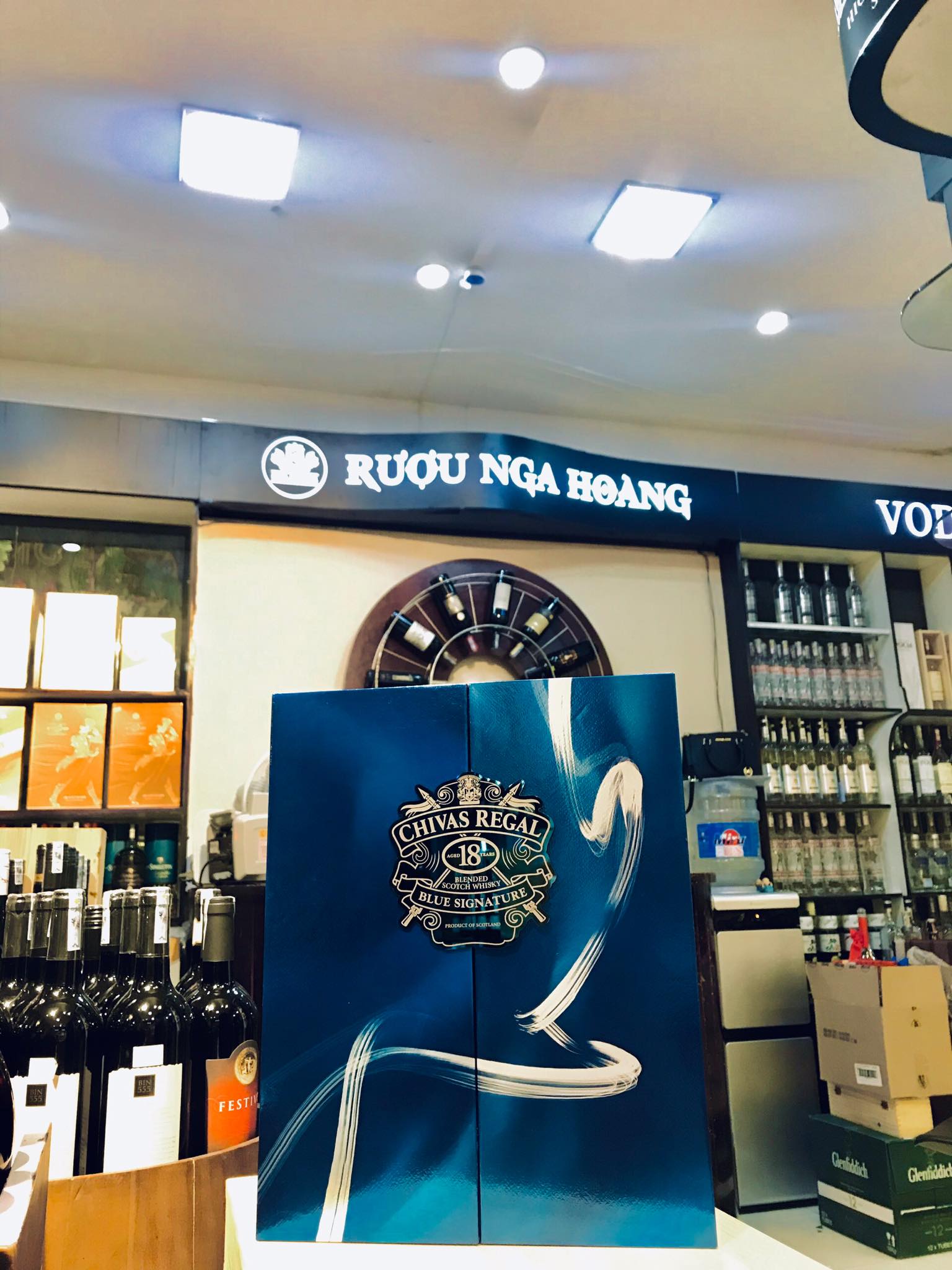 RƯỢU CHIVAS 18 BLUE - HỘP QUÀ TẾT 2020 (Hết Hàng)