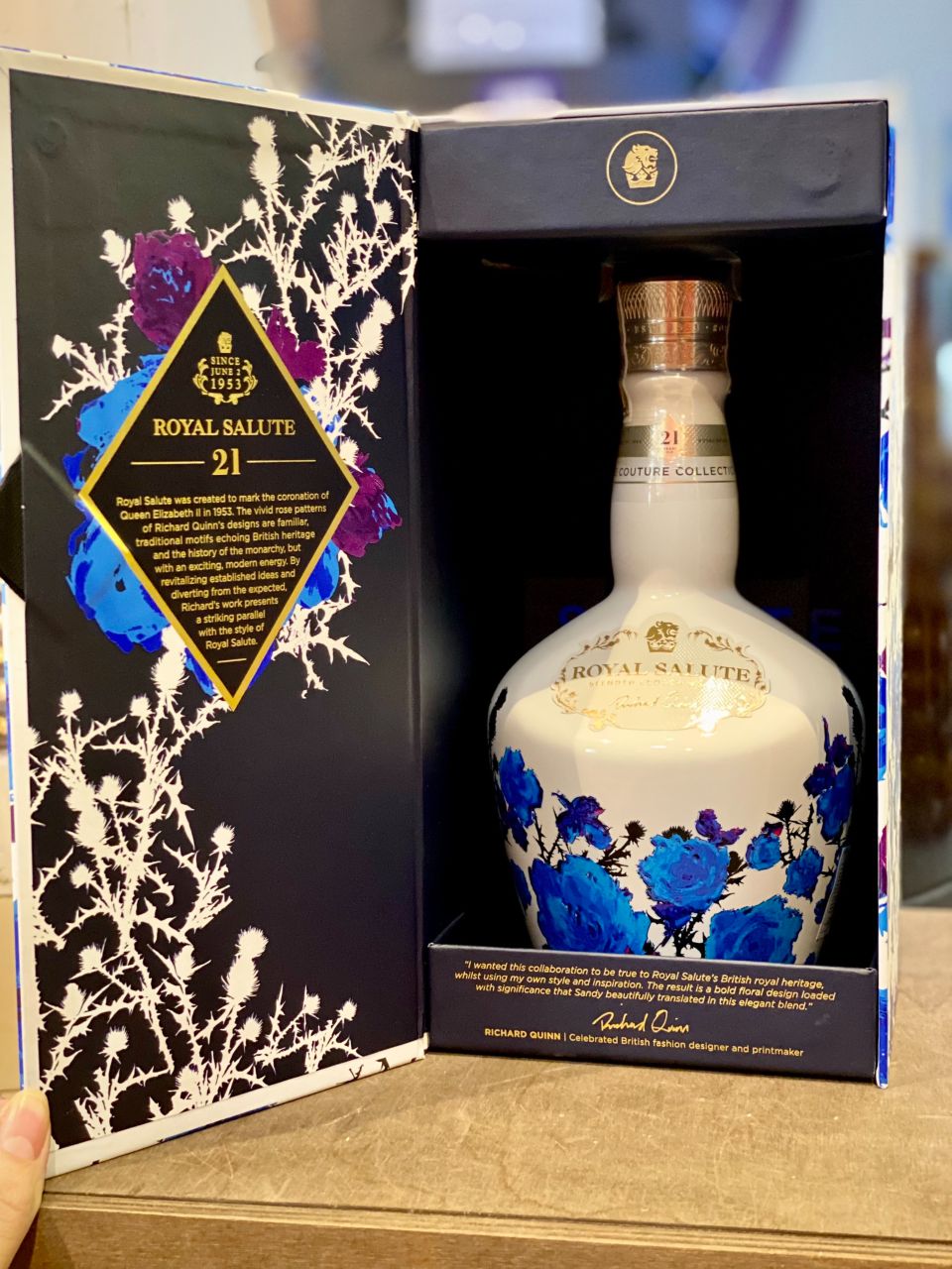 RƯỢU CHIVAS 21 WHITE - RICHARD QUINN ROYAL SALUTE (Liên Hệ)