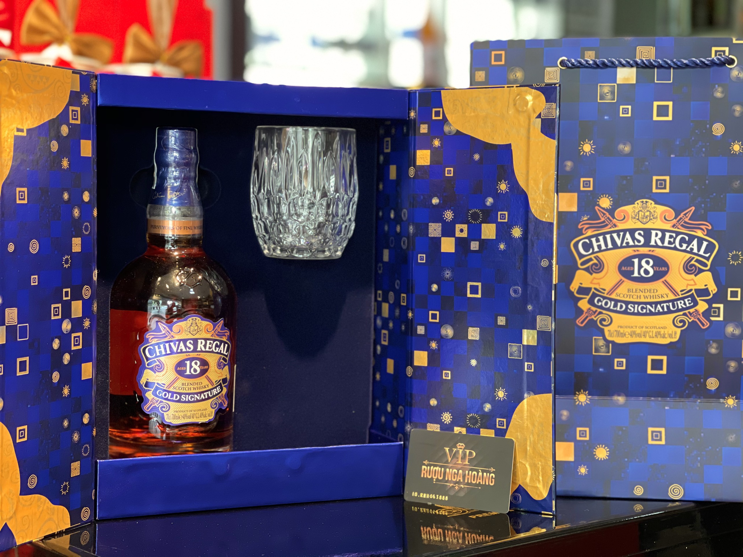 CHIVAS REGAL 18 NĂM- HỘP QUÀ TẾT 2022 (Hết Hàng)