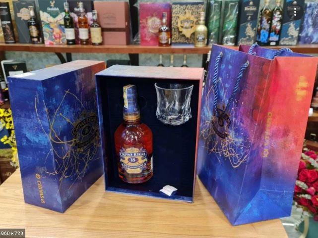 CHIVAS REGAL 18 NĂM- HỘP QUÀ TẾT 2021 (Hết Hàng)