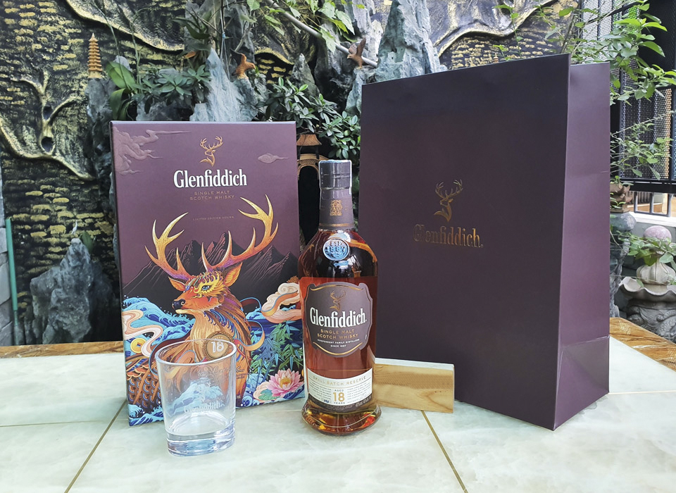 RƯỢU GLENFIDDICH 18YO - HỘP QUÀ TẾT 2020 (Hết Hàng)