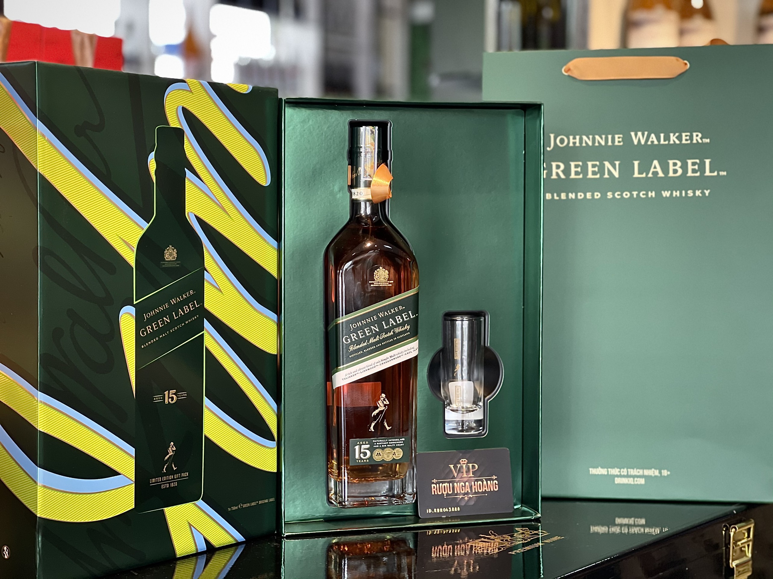 RƯỢU JOHNNIE WALKER GREEN 15 NĂM - HỘP QUÀ TẾT 2022 (Hết Hàng)