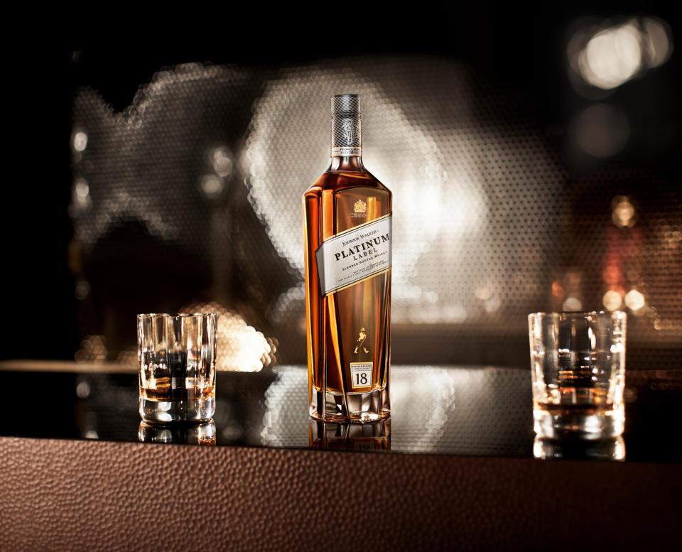 RƯỢU JOHNNIE WALKER PLATINUM 18 NĂM (Hết Hàng)