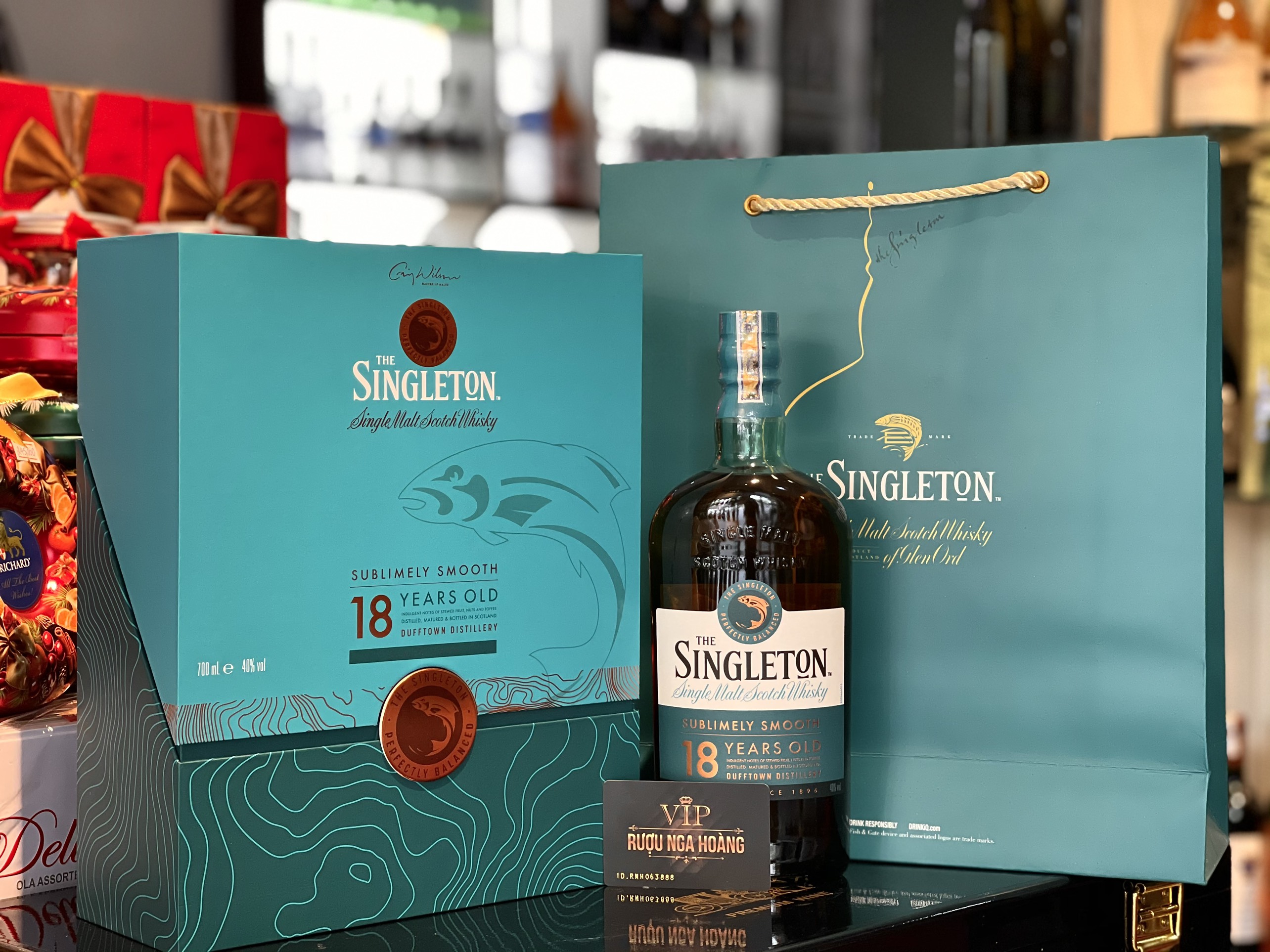 SINGLETON 18 NĂM - HỘP QUÀ TẾT 2022 (Hết Hàng)