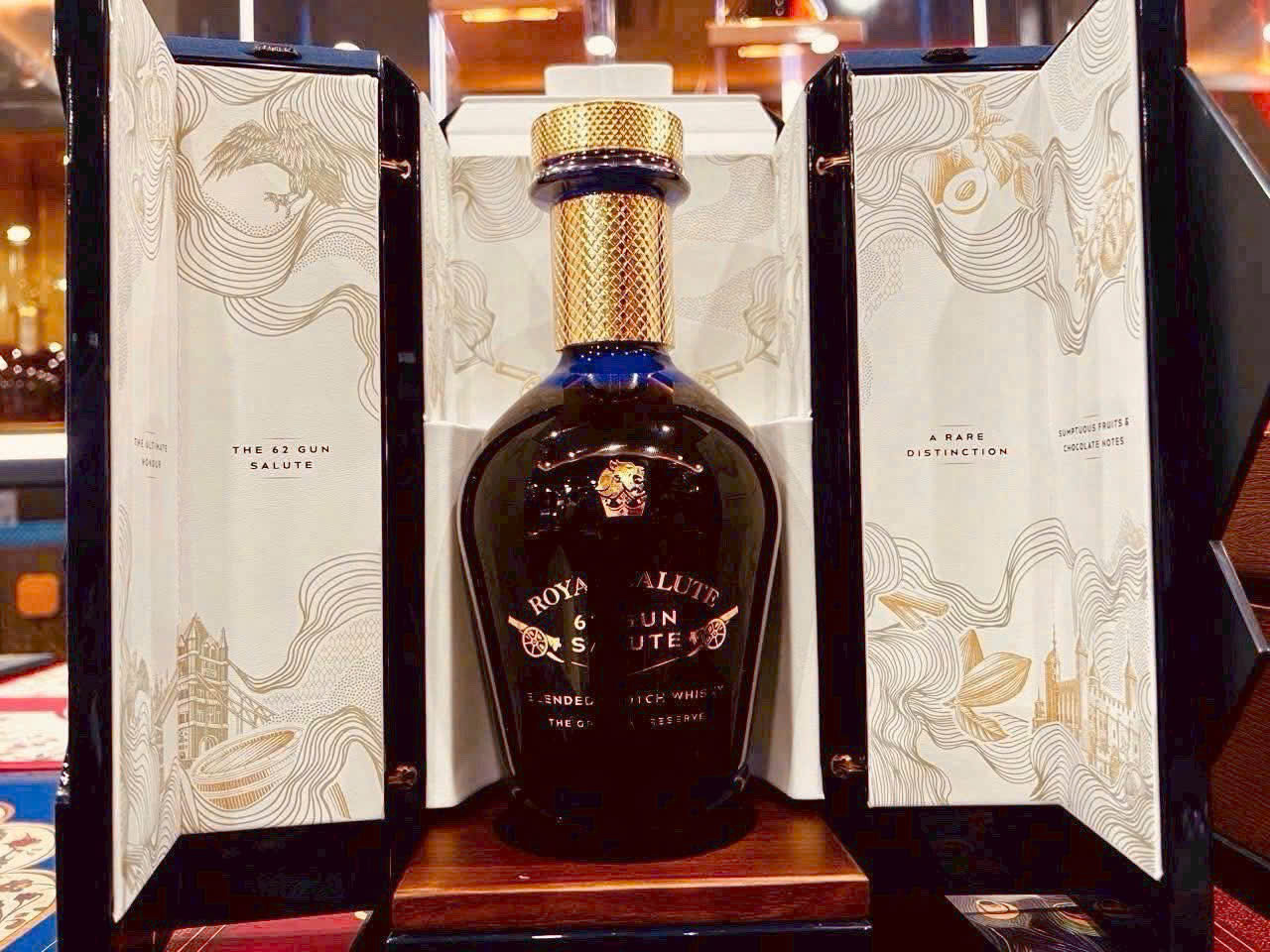 Royal Salute 62 Gun Salute (Original Reserve) – Đỉnh cao tinh hoa Whisky Hoàng Gia Anh