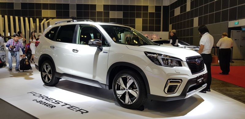 Subaru giới thiệu Forester e-Boxer động cơ “xăng lai điện” tại Triển lãm Ô tô Singapore 2019.