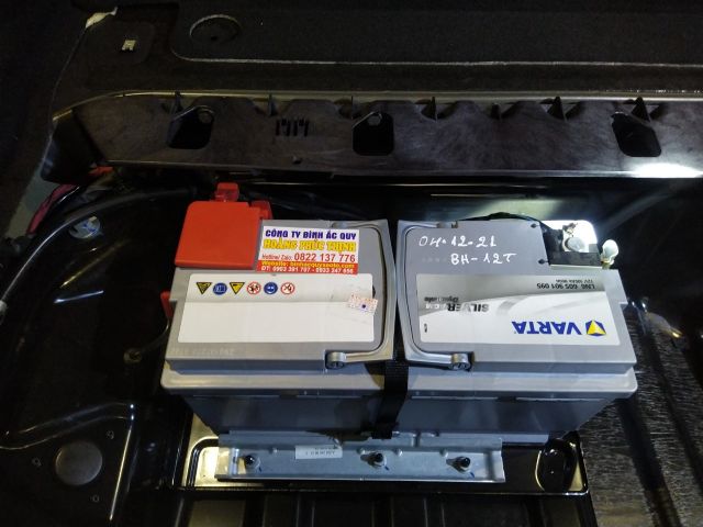 Kỹ thuật viên thay lắp ắc quy xe Mercedes S400 tận nơi