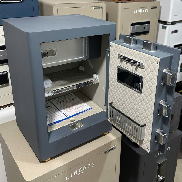 Nội thất Két sắt Aifeibao HK-MD-55AS màu xanh có tay nắm ẩn bên trong và chốt khóa an toàn bằng INOX