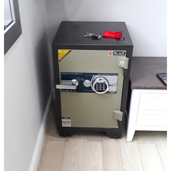 Két sắt gia đình được sử dụng nhiều bảo mật 3 lớp khóa: chìa bi, vân tay, mã số điện tử