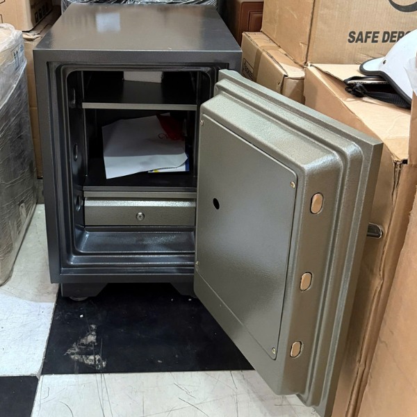 Két sắt The one KS90K1C1 khóa cơ đổi mã chống cháy có nội thất 3 ngăn