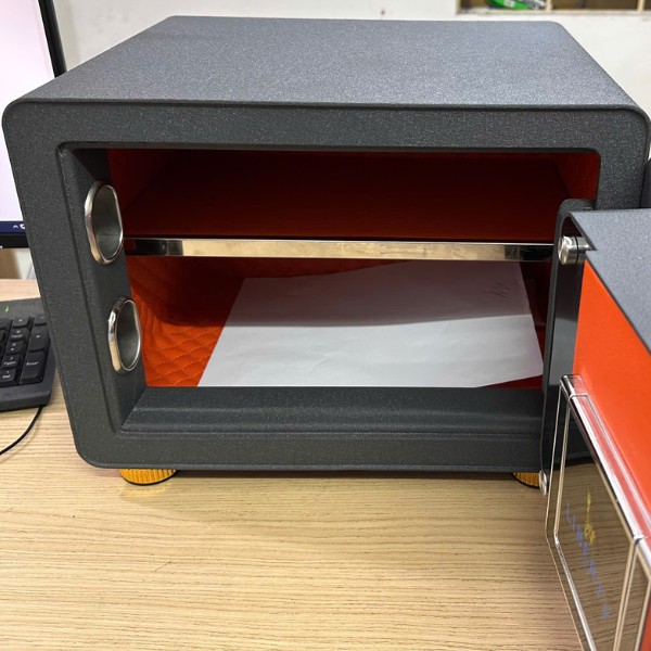 Nội thất Két sắt Liberty LB30S có nội thất 2 ngăn rộng