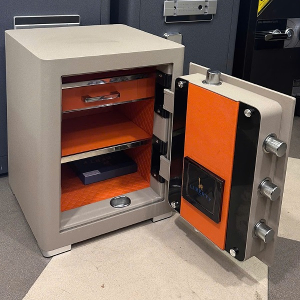 Nội thất Két sắt Liberty LB50 Pro màu gold có khay trang sức