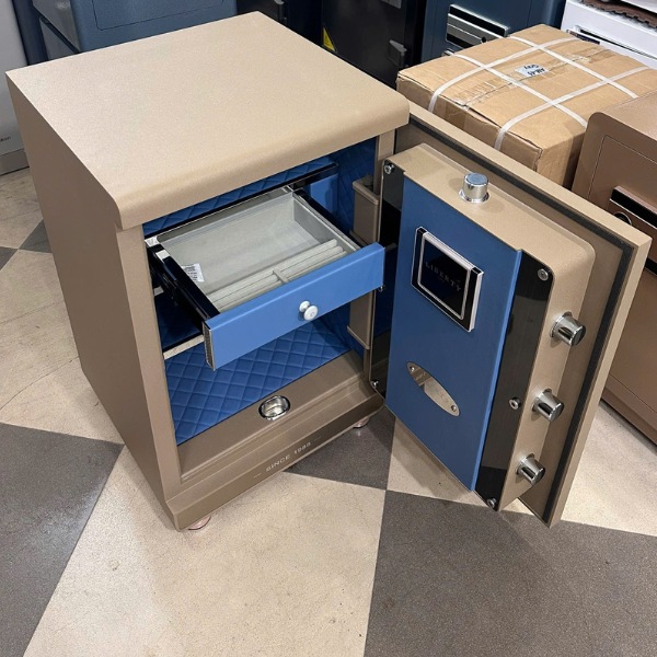 Nội thất Két sắt Liberty LB68 S5II thông minh có nội thất bọc da