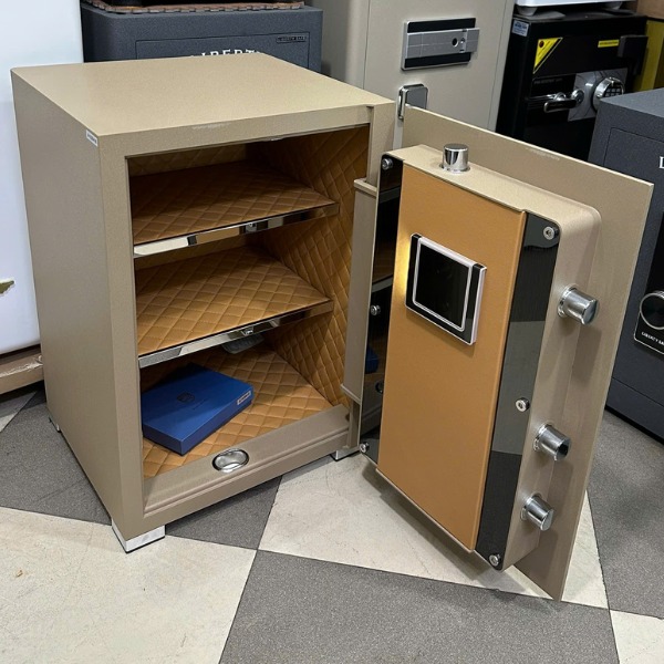 Nội thất Két sắt Philips SBX202-6C0 có hệ thống chốt dàn cơ chắc chắn