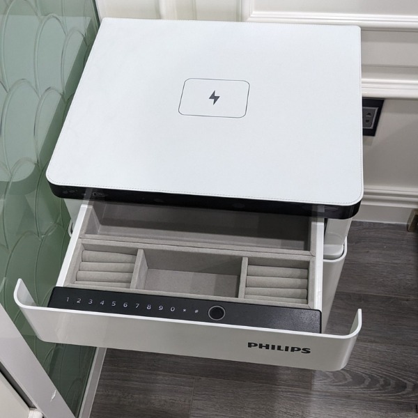 Két sắt để đầu giường Philips SBX301 đẹp, chia làm 2 tầng