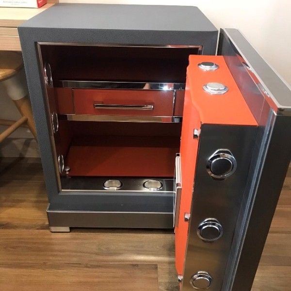 Nội thất két sắt Philips SBX701-5B0 rộng, được bọc da PU, có ngăn hầm, ngăn để trang sức