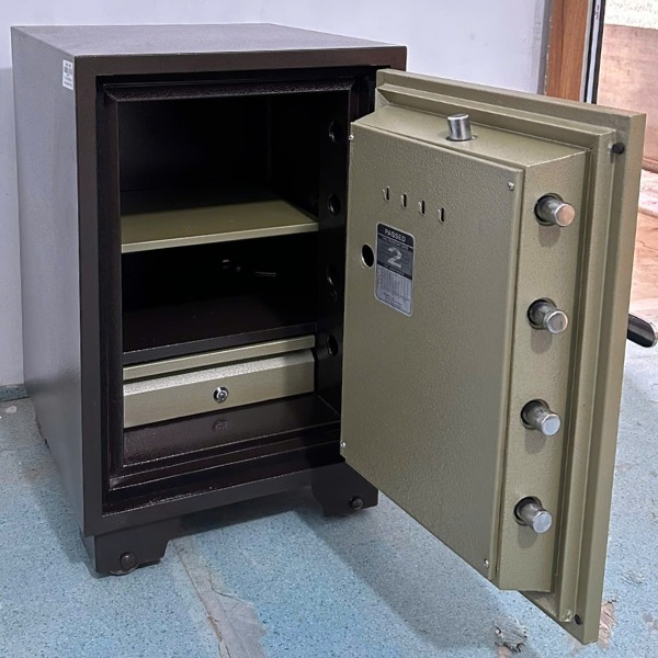 Nội thất két sắt Hàn Quốc Trusafe C100DM khóa cơ đổi mã