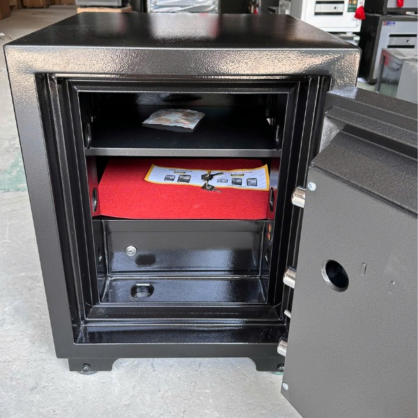 Nội thất cao cấp của két sắt vân tay điện tử Nhật bản TKO68F chống cháy