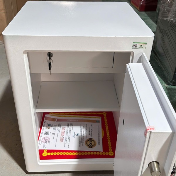 Két sắt tài lộc Việt Tiệp KW63SCDM cơ đổi mã bên trong có ngăn kéo có khóa riêng