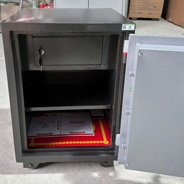 Két sắt khóa cơ đổi mã Việt Tiệp KW78DM có nội thất rộng để được giấy tờ