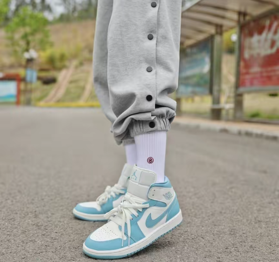 jordans mid university blue