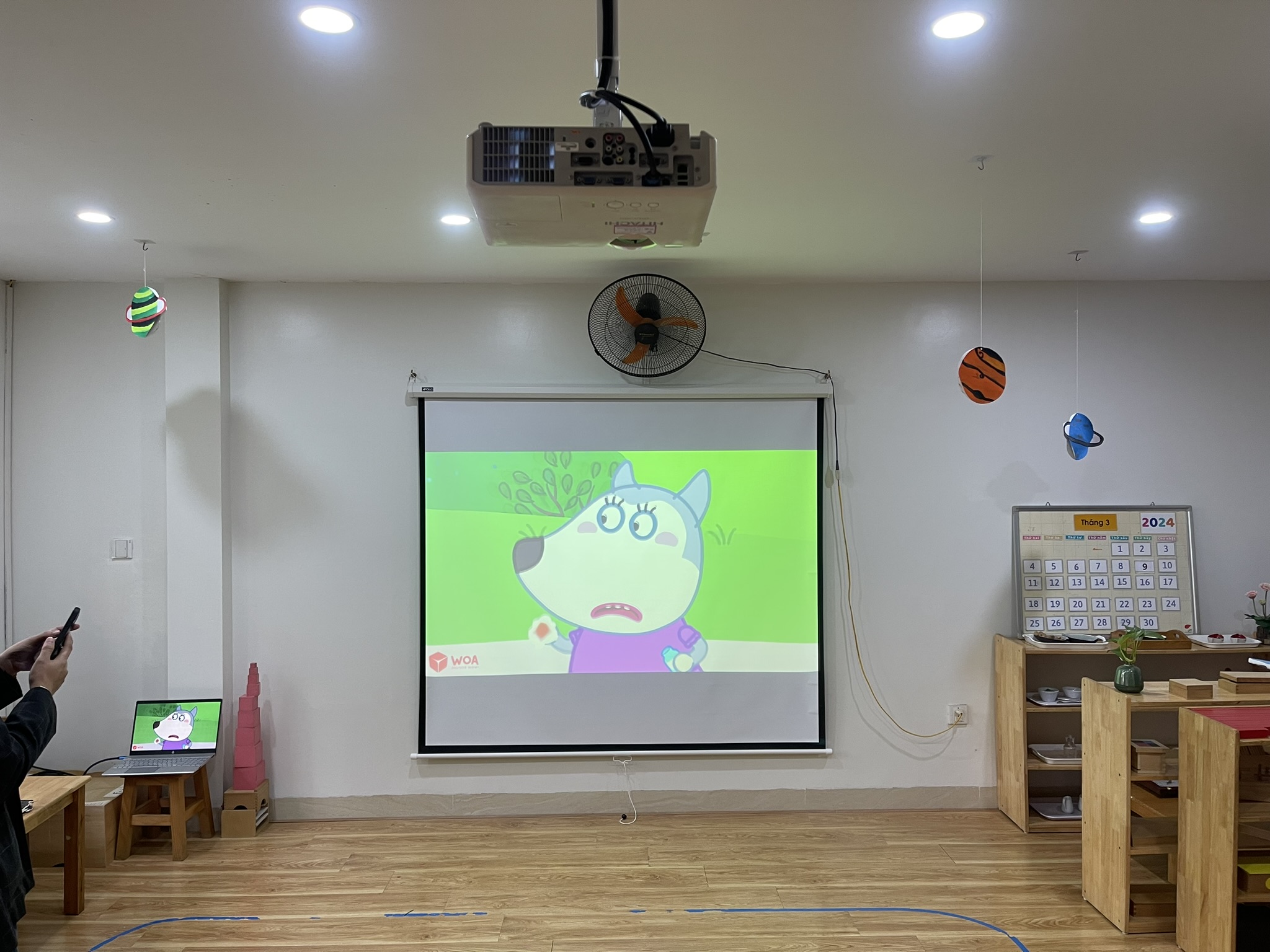Lắp Đặt Máy Chiếu Cũ Cho Lớp Học