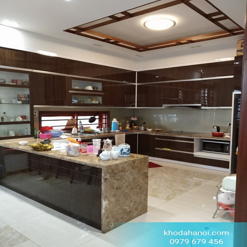 ve-dep-cua-da-tu-nhien-cho-phong-bep-nha-ban