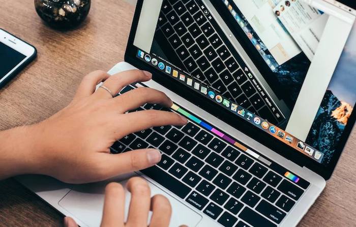 Macbook Pro 13 inch 2019 Touch Bar MUHP2 Gray (2TBT3) giá tốt nhất tại 2T Mobile