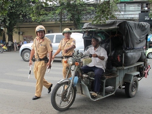 xe ba gác vi phạm