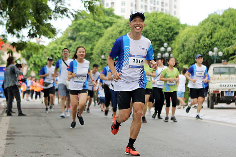 LI-NING TIẾP LỬA ĐAM MÊ – CHINH PHỤC ĐƯỜNG CHẠY TÂY HỒ HALF MARATHON 2020