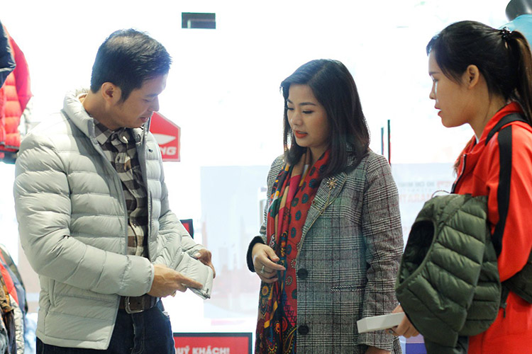 Diễn viên Bá Anh trốn quay “Sinh tử” đi shopping
