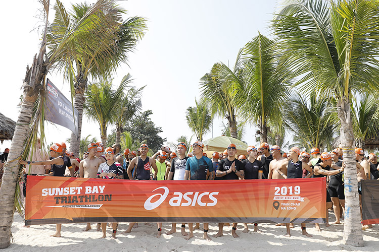 ASICS TIẾP LỬA ĐAM MÊ, KHUẤY ĐỘNG ĐƯỜNG ĐUA TẠI SUNSET BAY TRIATHLON 2019