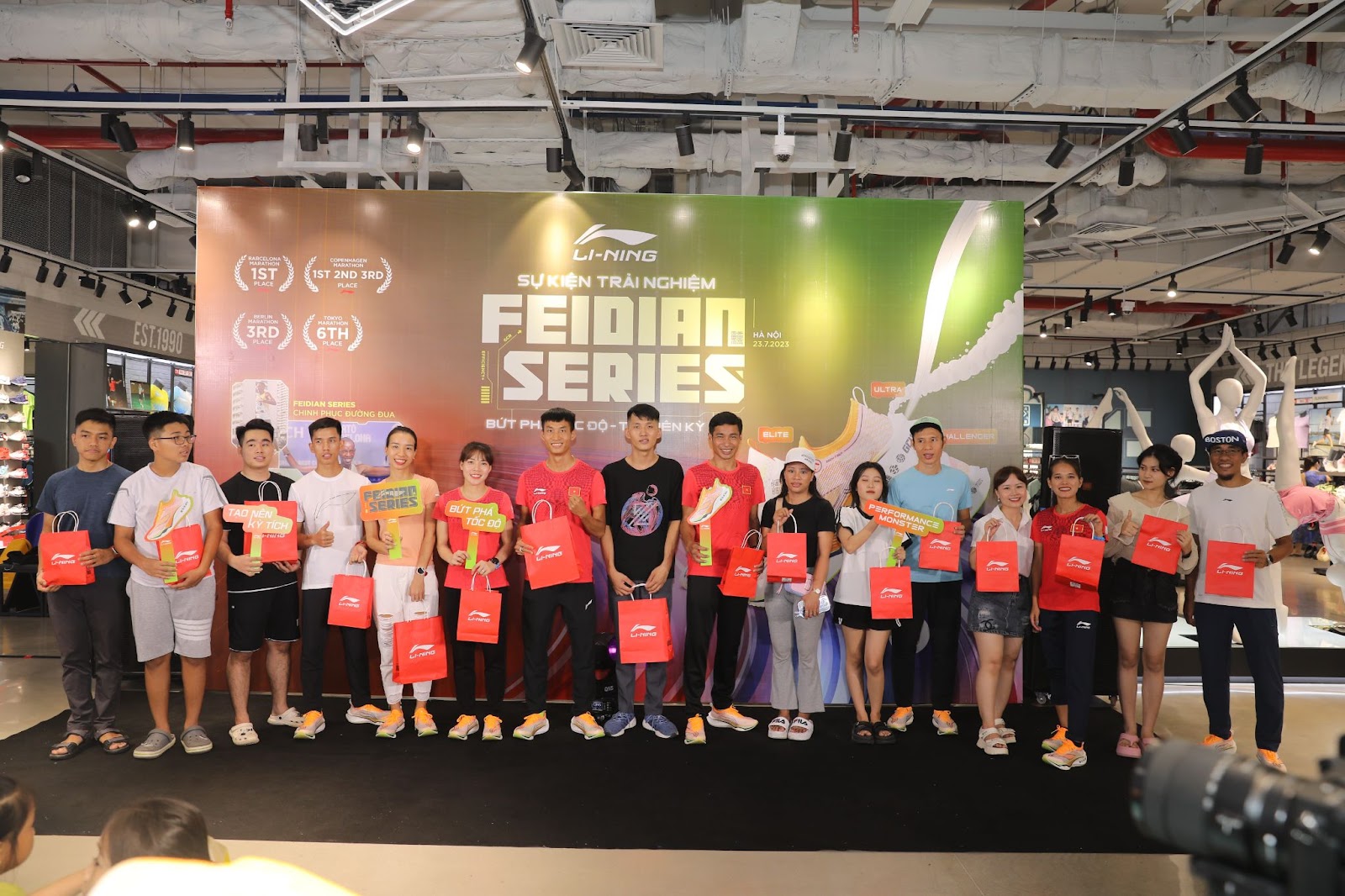 GIÀY LI-NING FEIDIAN SERIES CHỨNG MINH SỨC HÚT QUA SỰ KIỆN TRẢI NGHIỆM ĐỘC ĐÁO