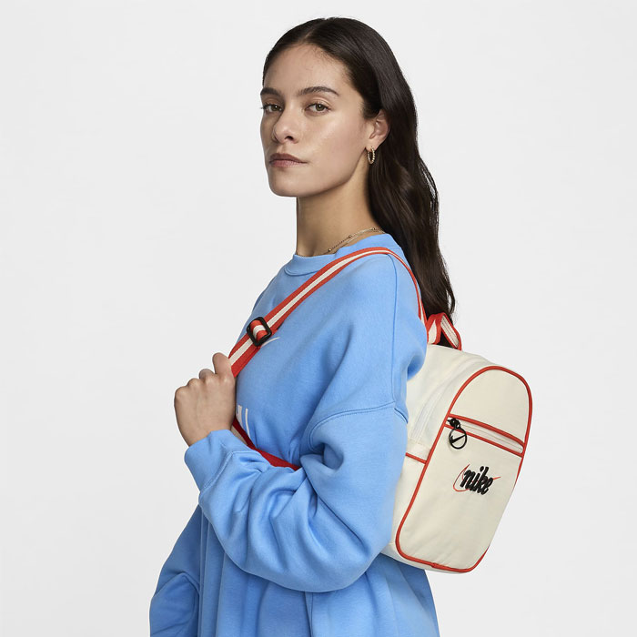 nike backpack vietnam Ba L Elemental: a Nng, Gn Nh Supersports while a zipped ACG Big Kids' Explore Backpack