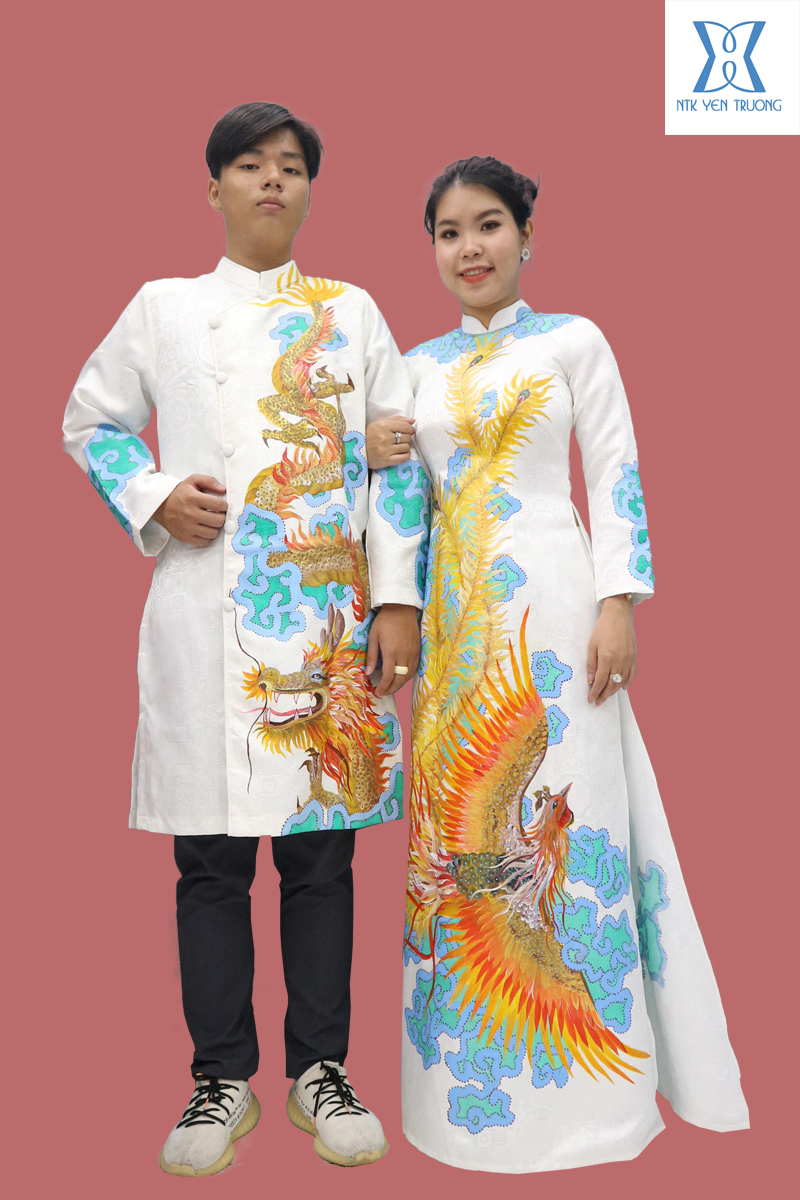 Áo dài nam nữ gấm trắng vẽ tay hình rồng phụng | Áo Dài Xuân Hằng Áo Dài Nam Nữ Gấm Trắng Vẽ Tay Hình Rồng Phụng | Áo Dài Xuân Hằng