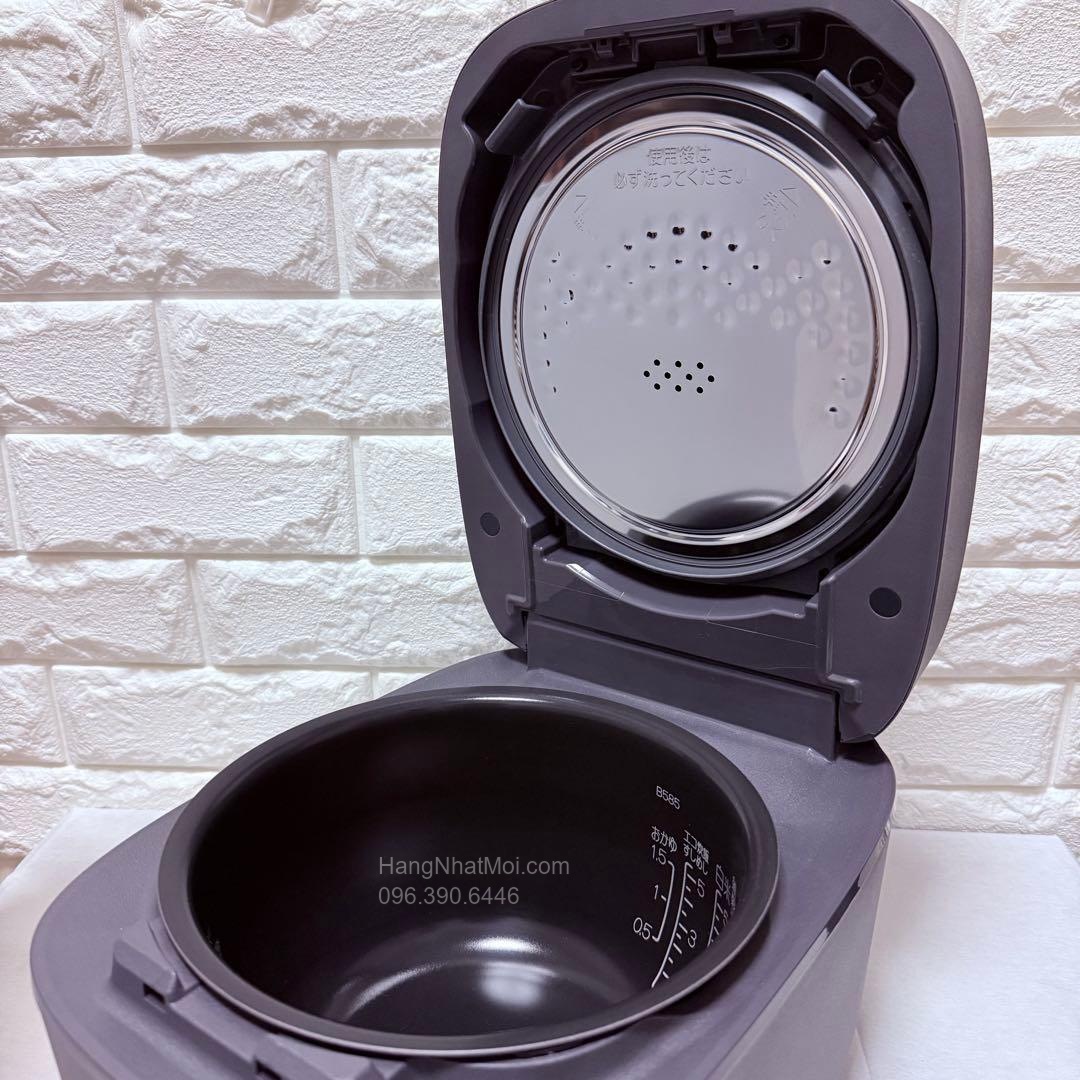 Nắp trong và lòng nồi NW-QB10 khi mở