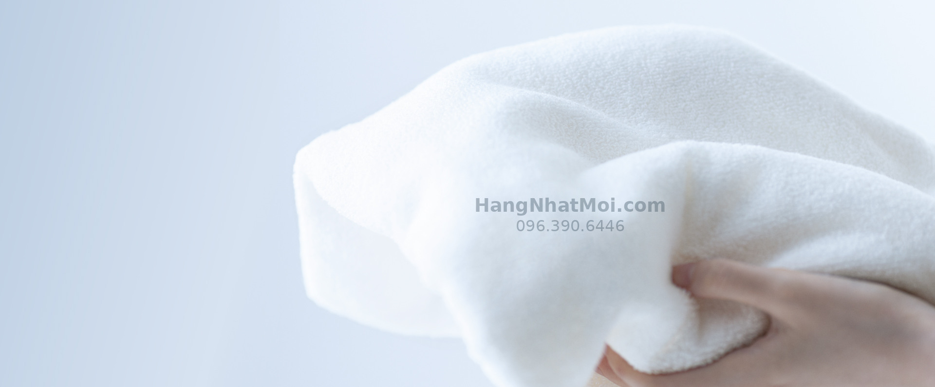 Khăn sau khi làm khô, minh họa cảm nhận chất liệu vải