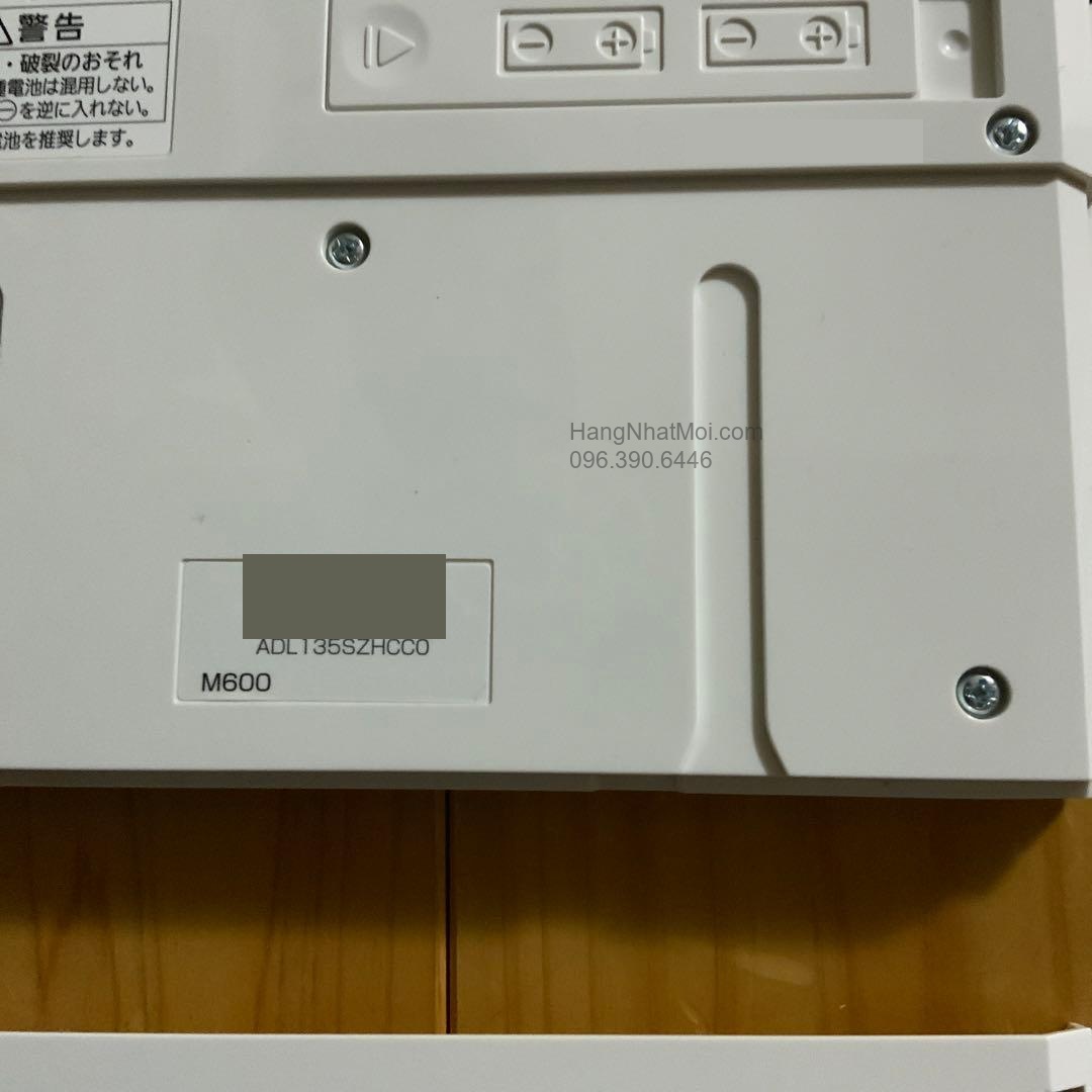Nhãn mã phụ kiện ADL135SZHCC0 M600 trên điều khiển Panasonic